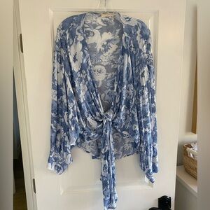Blue and White Floral Front Tie Kimono Top - Stitch & Feather - Medium